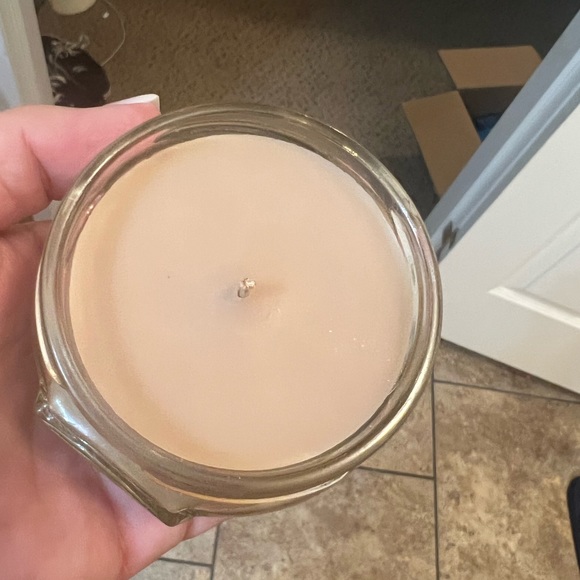 Small warm vanilla sugar BRAND NEW Tyler candle company candle - Picture 2 of 4